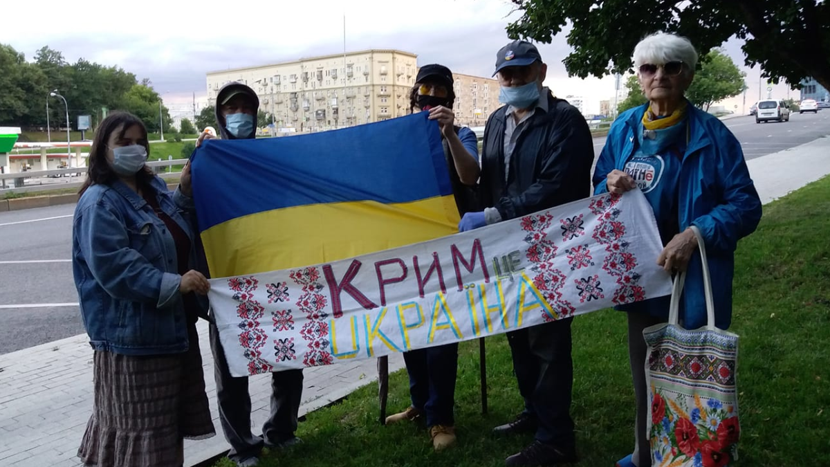 На пікетах в Москві активісти згадували загиблого в окупованому Криму Мусу Сулейманова