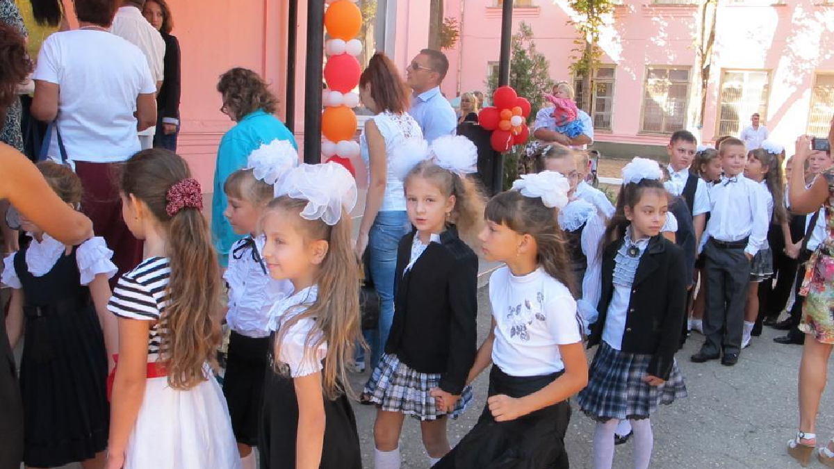In the occupied Crimea despite a coronavirus plan to gather children at a celebration on 1 st of the September