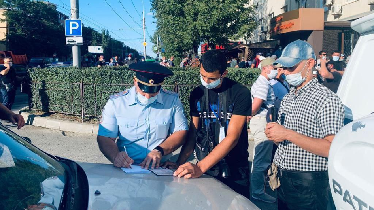 Rostov-na-Donudaki politsiyası “Qırım birdemligi” jurnalistlerniñ pasport malümatlarnı yazıp aldı