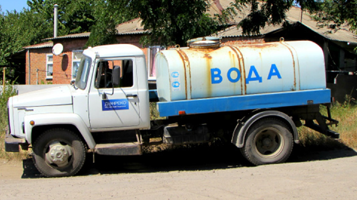 Водовозка. Водовозка Исузу. Водовозка для питьевой воды. Водитель водовозки.