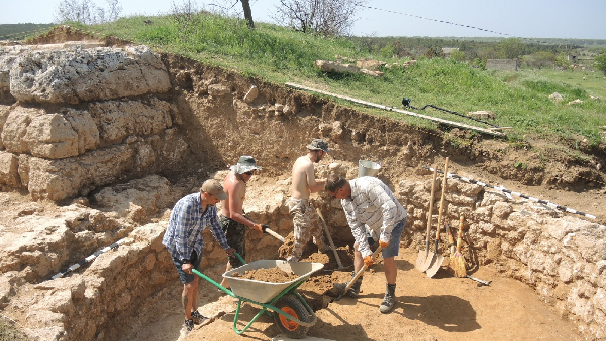 МИД призывает Россию прекратить незаконные археологические раскопки в оккупированном Крыму