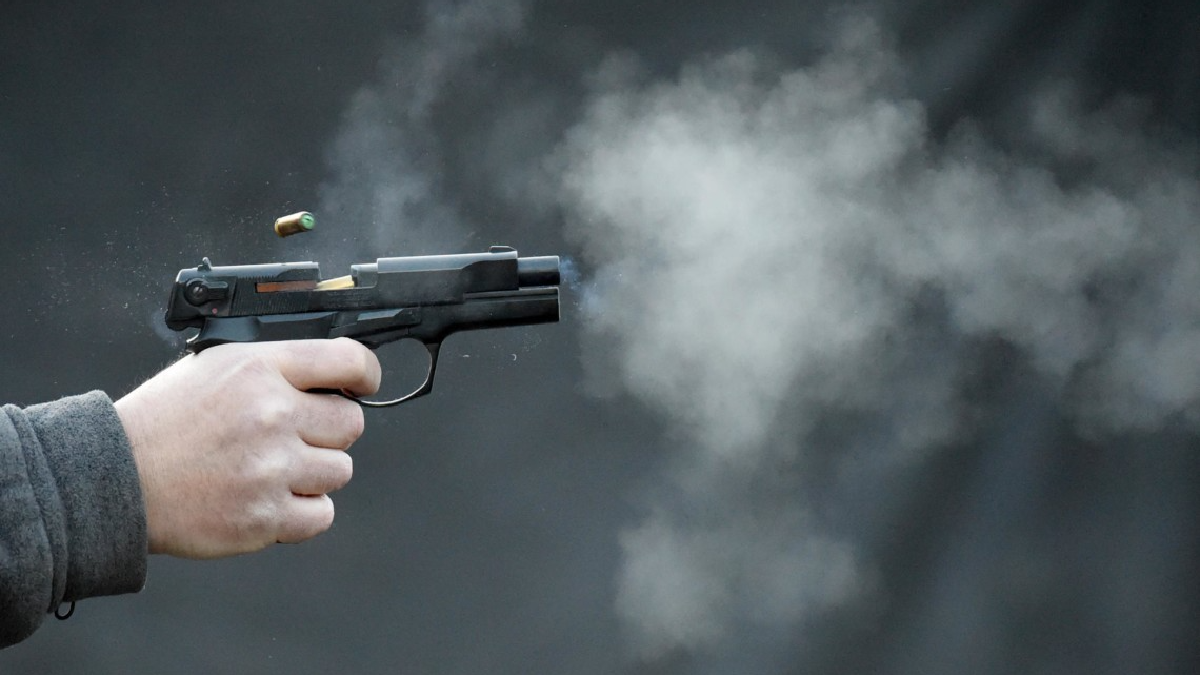 В окупованій Євпаторії росіянин підстрелив з пістолета чоловіка у живіт