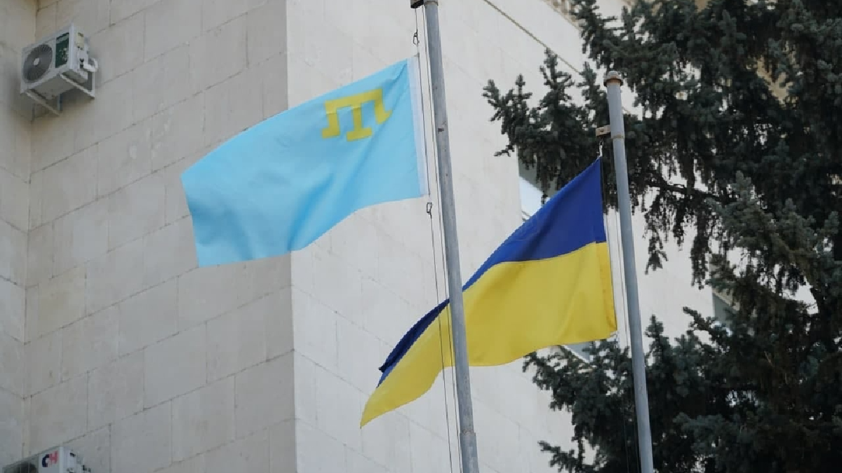 День спротиву окупації Криму: у Херсоні урочисто підняли кримськотатарський прапор