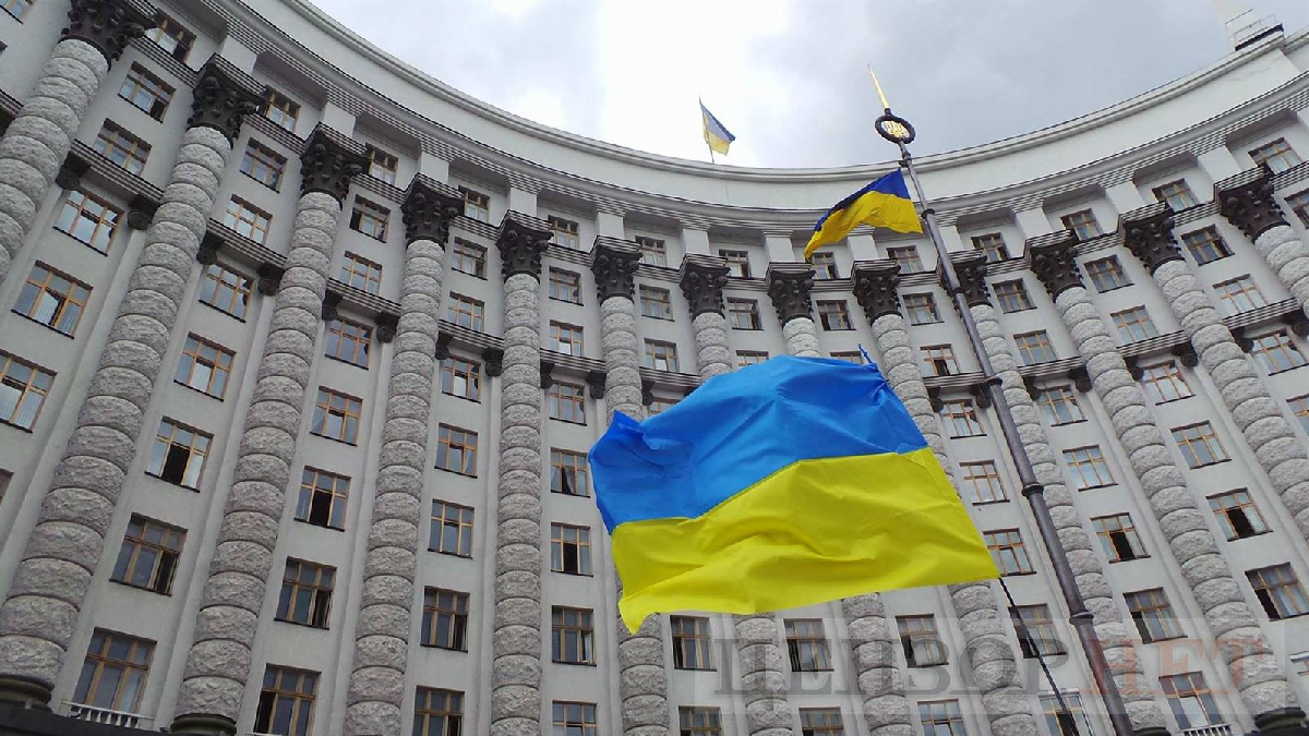 Кабмін погодив зняття санкцій з двох ексдепутатів Верховної Ради Криму