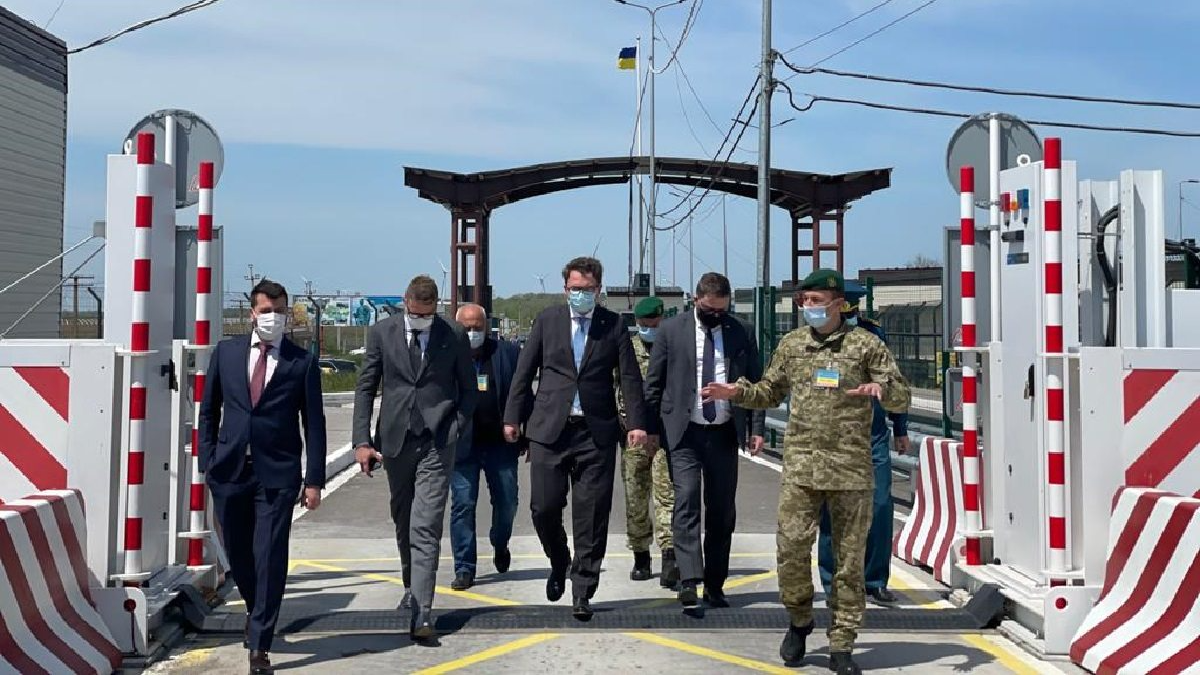 Посли Польщі та Румунії відвідали адмінкордон з окупованим Кримом