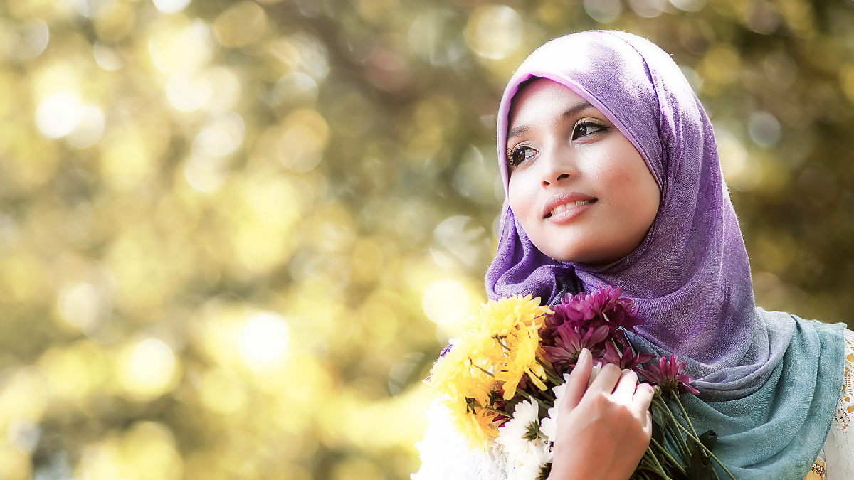 Hicab, makiyaj ve qına. Musulman qadınlarnın meykapta ve özidare baqvda nasıl qaydeleri bar