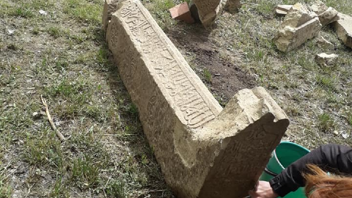 В окупованому Криму виявлені надгробні мусульманські плити 13 століття