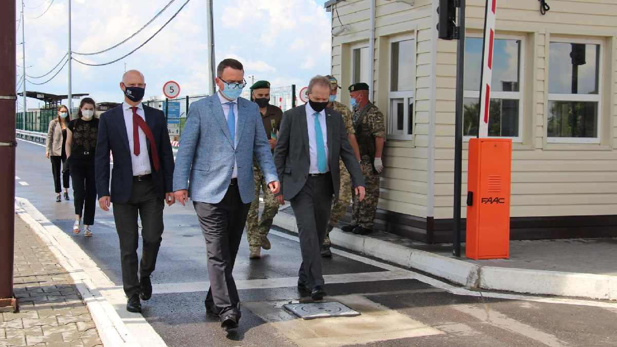 Дипломати Швейцарії і Великобританії відвідали адмінкордон з окупованим Кримом