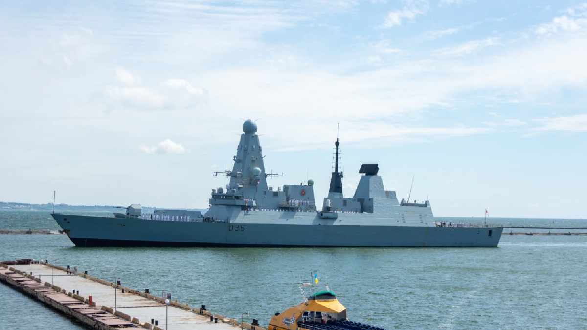 В порт Одессы зашли два корабля НАТО - Великобритании и Нидерландов