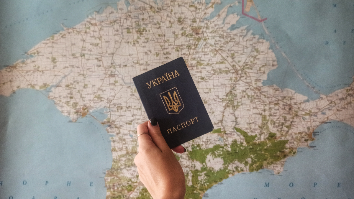 У Представництві президента в АРК пояснили, як кримчанам оформити український паспорт вперше після досягнення 18 років