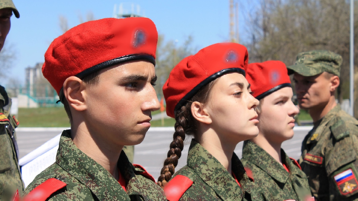 Окупаційна влада Криму вимагає посилити співпрацю кримських військкоматів та шкіл