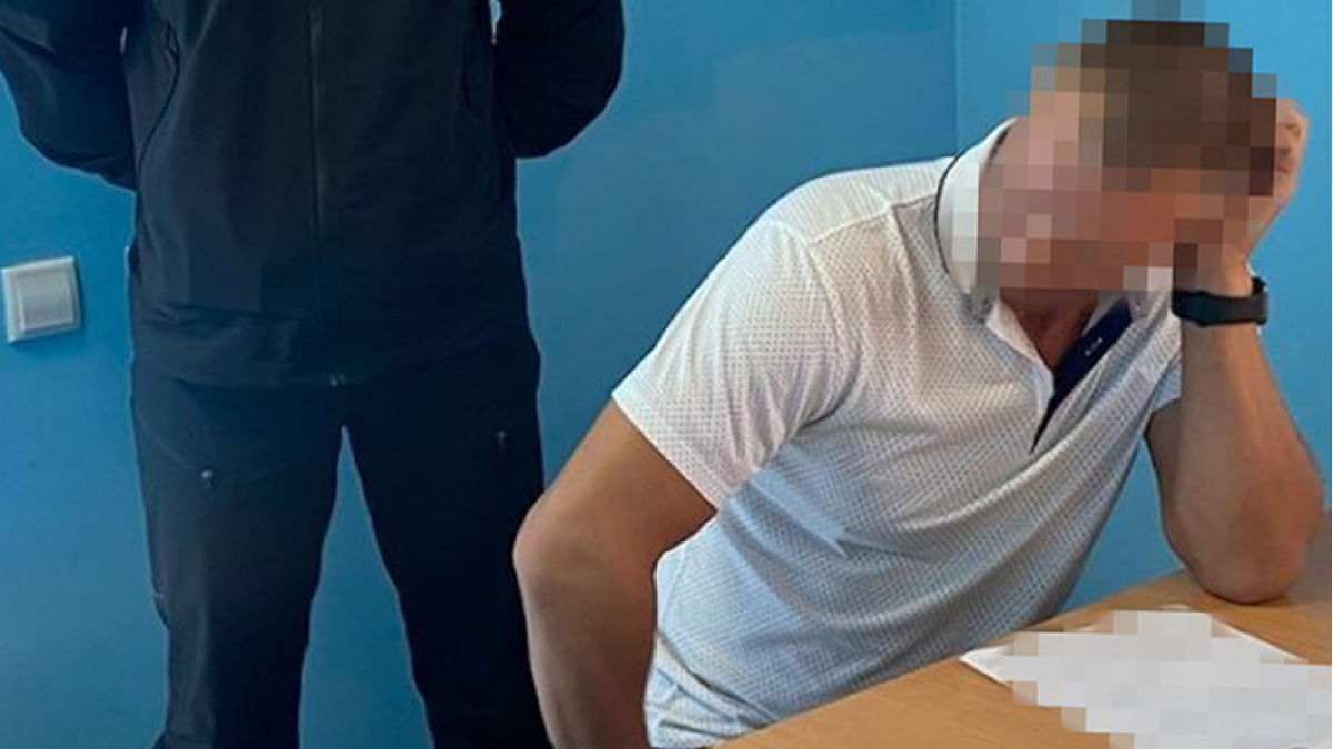 Контррозвідка СБУ затримала чоловіка, який допоміг РФ захопити повітряний простір при окупації Криму