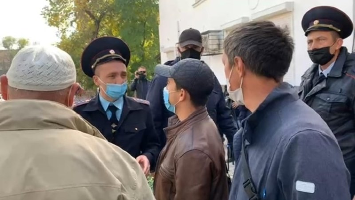 Crimean Tatar activists released from an occupation police department in Simferopol, two sent to ITT
