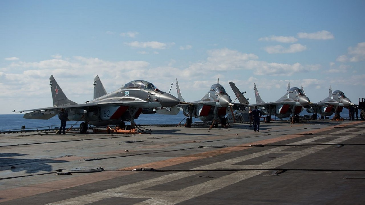 Rusiye, Atktikadan işğal etilgen Qırımğa MiG-29K kögerte qırıcılarnı alıp ketirgen