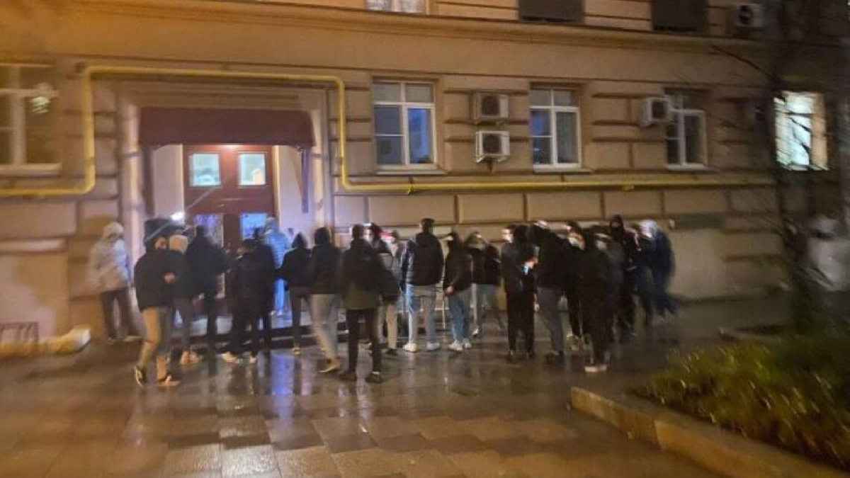 Moskvada belli olmağanları, Açlıq aqqında filmniñ kösterüvini bozdılar