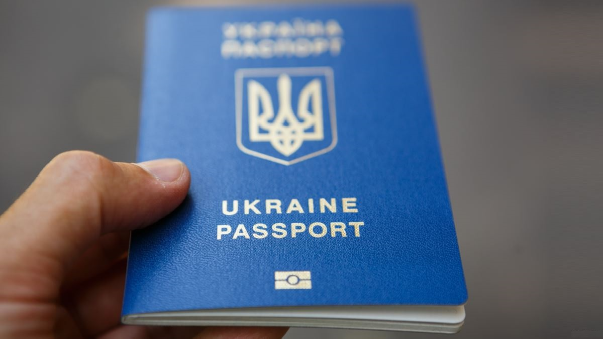 Over 800,000 residents of ORDLO and Crimea received Ukrainian biometric passports - Ministry of Reintegration