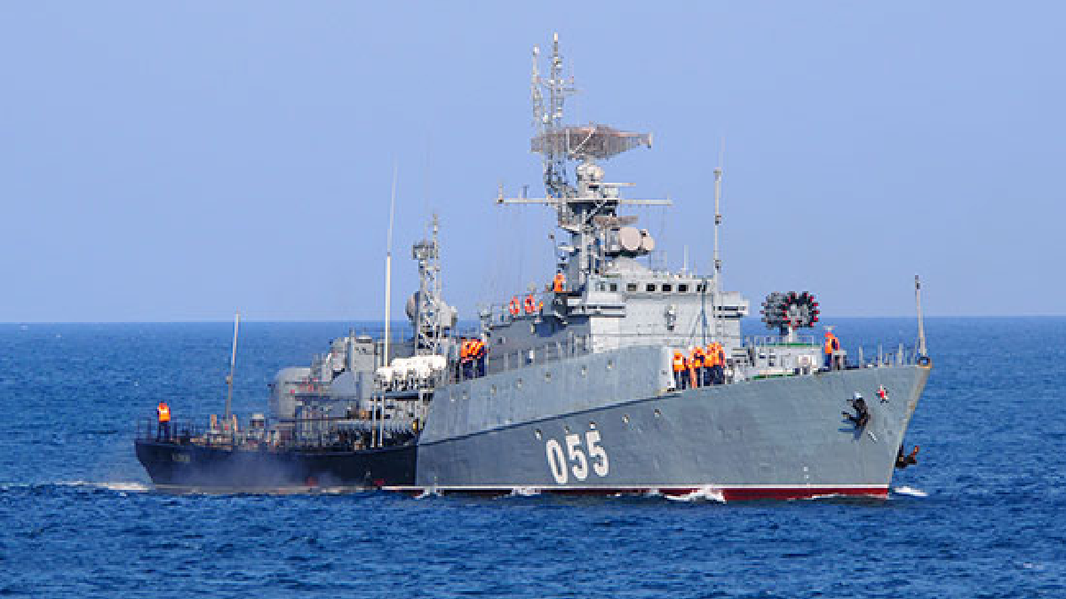 Екіпаж малого протичовнового корабля «Касимов» ЧФ РФ виконав артилерійські стрілянини у штормову погоду