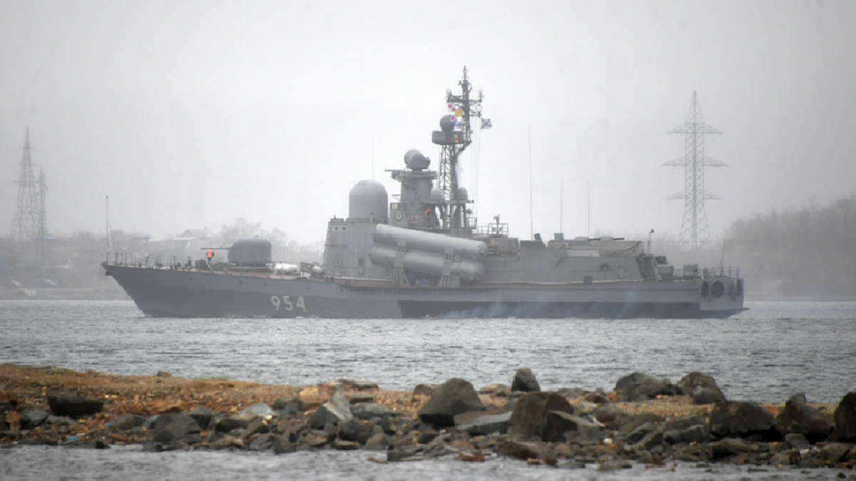 В черное море вошла. Учения в Балтийском море. Корабль. Военный корабль. Боевые корабли.