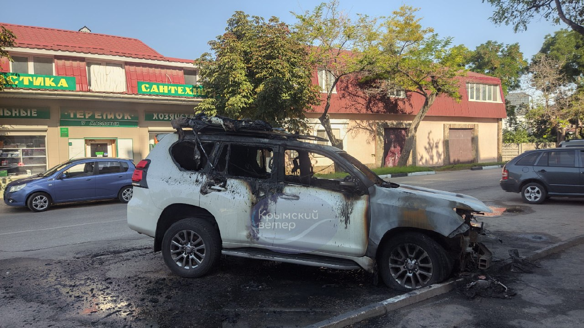 У Феодосії за ніч згоріли два авто російських туристів