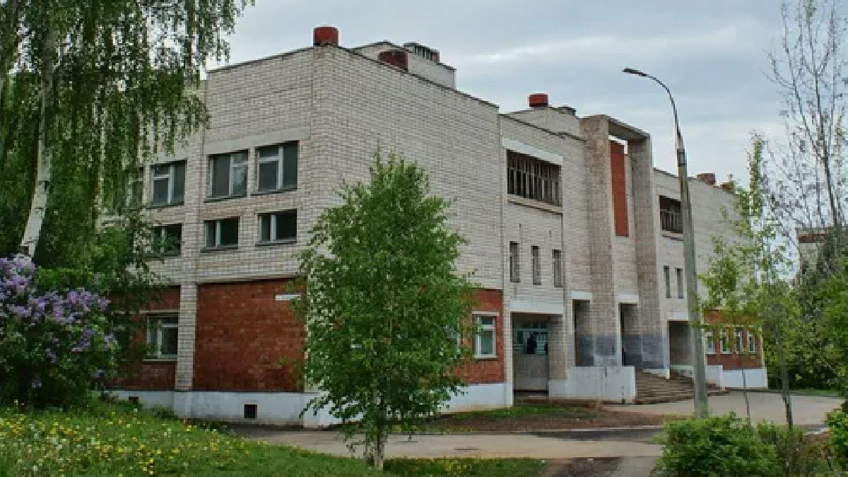 В російському місті Іжевськ чоловік влаштував стрілянину у школі, є загиблі та поранені