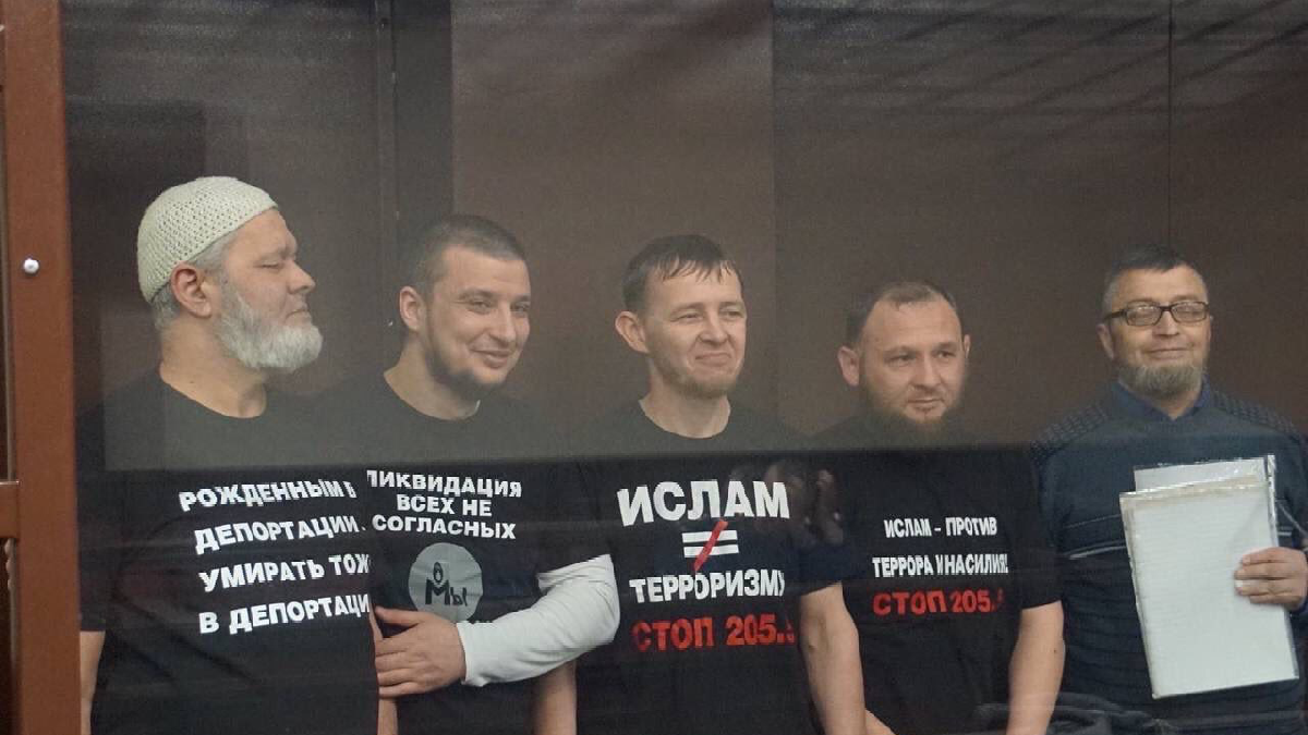 Російський суд засудив ще п'ятьох кримських татар до 13 років колонії