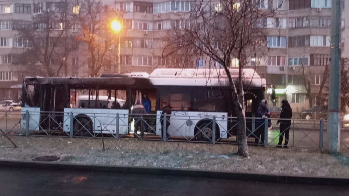 В окупованому Сімферополі згорів пасажирський автобус