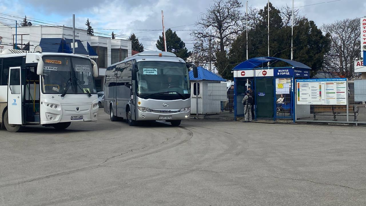 Стежитимуть за пасажирами через онлайн-камери: у Криму готується до відправлення перший автобус до окупованого Скадовська 