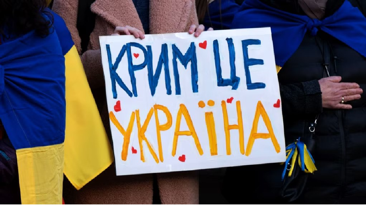 Ukrainler Qırımnıñ arbiy yolunen serbest etüviniñ  uyğunlığı aqqında fikirini bildirdiler - KHSİ soraştıruvı