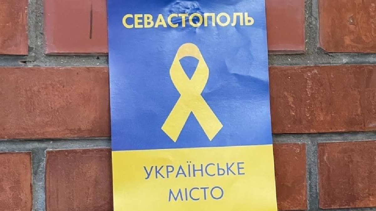 У Криму активісти продовжують чинити опір окупації: в яких містах з'явились нові жовті стрічки та проукраїнські графіті