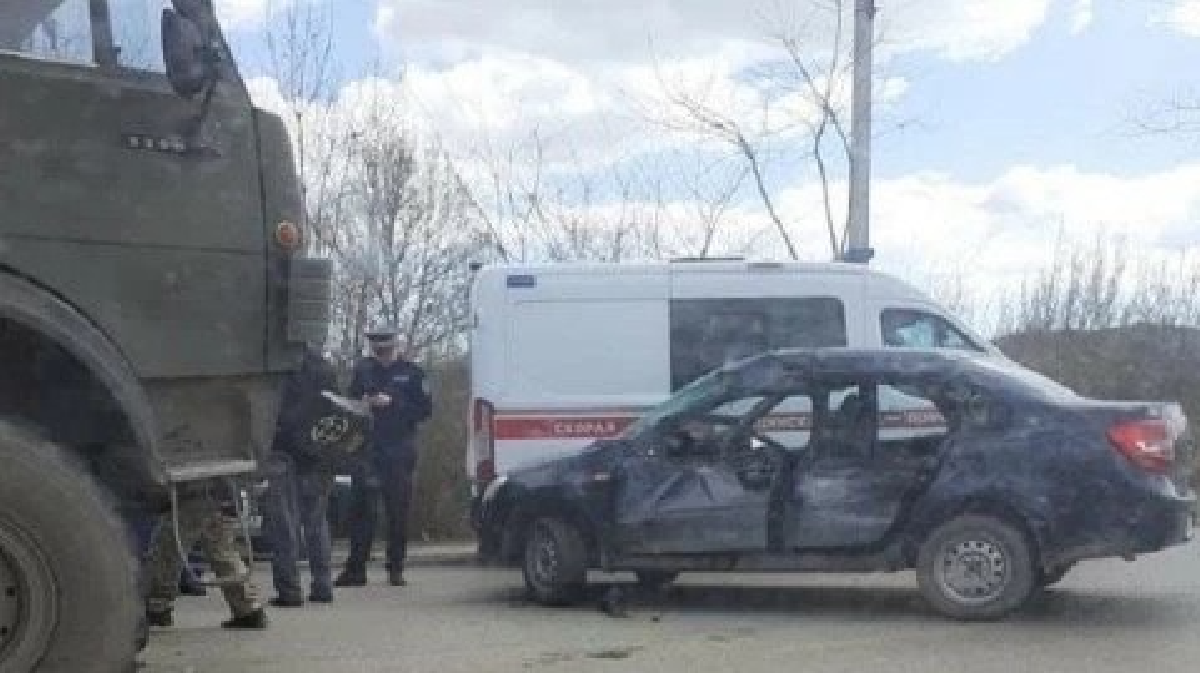У Керчі військова машина окупантів протаранила авто з донецькими номерами, є постраждалі