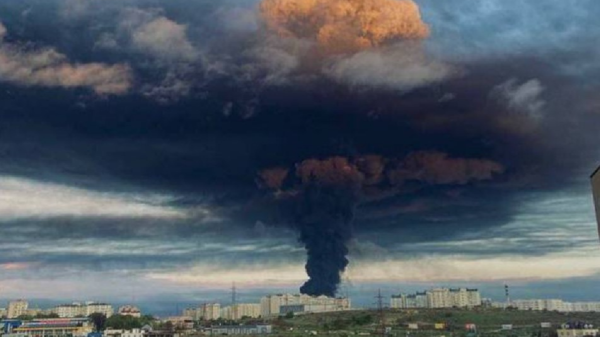 Пожежа на нафтосховищі у порту Севастополя повністю ліквідована - Развожаєв 
