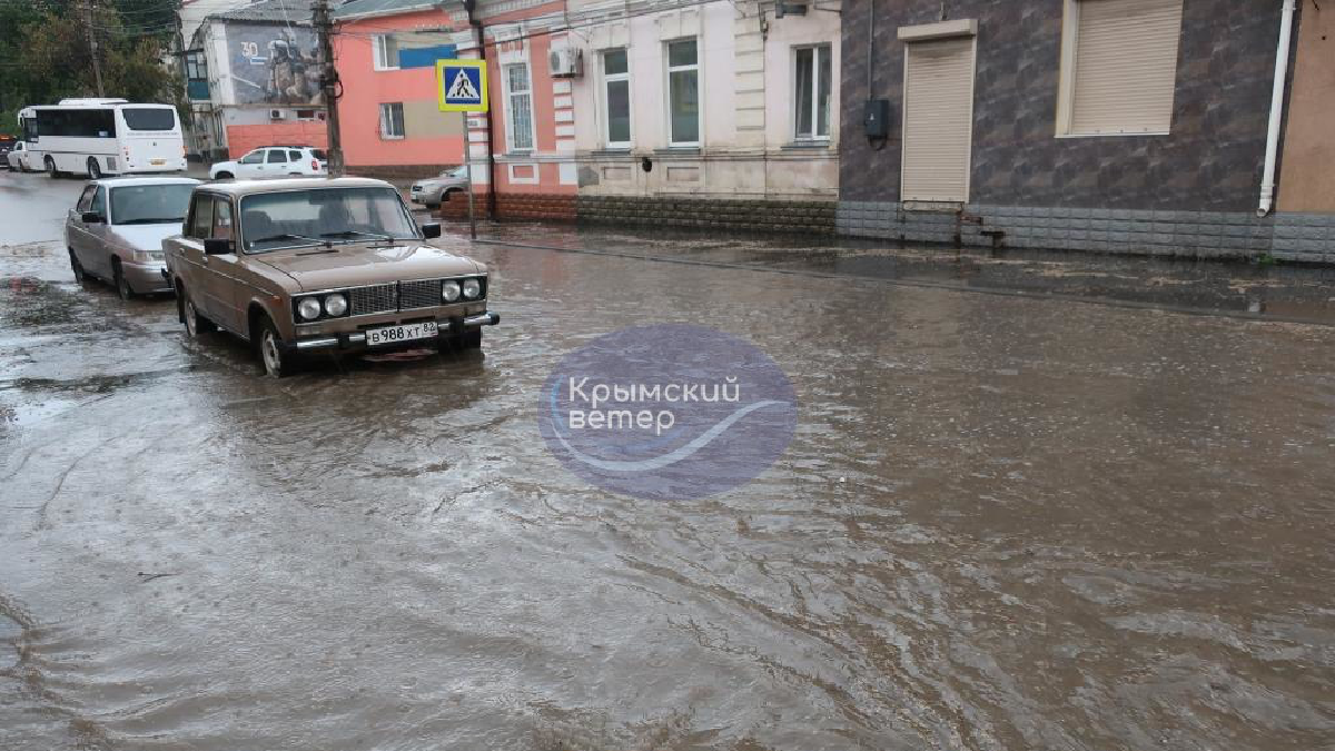 У Криму підтоплює деякі населені пункти через сильну зливу