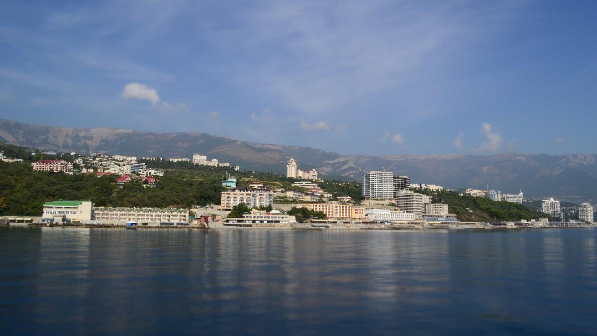 Попит на оренду житла та бронювання готелів у Криму рекордно впав