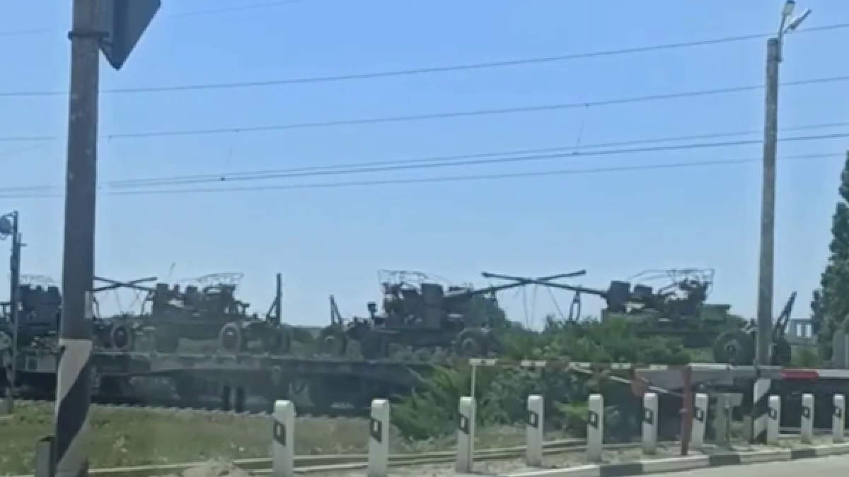 У напрямку Євпаторії помітили ешелон російської військової техніки